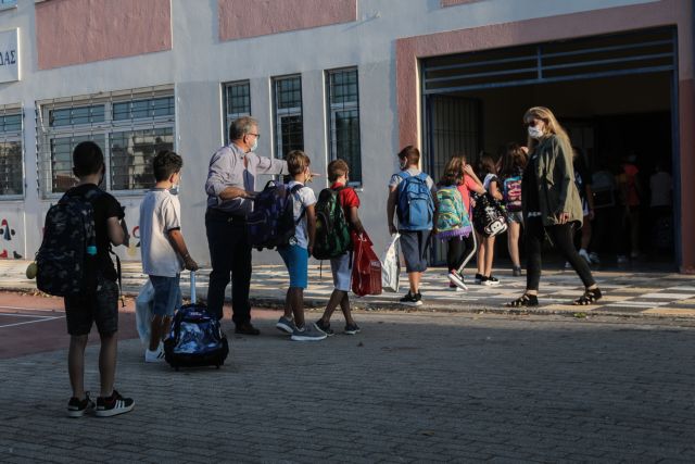 Πιθανό το «ξεκλείδωμα» δημοτικών, γυμνασίων και λυκείων στις 8 Γενάρη