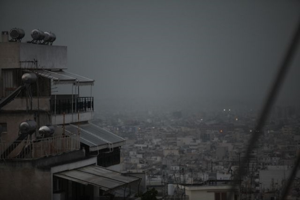 Νέο κύμα κακοκαιρίας έως τη Δευτέρα με καταιγίδες και θυελλώδεις ανέμους