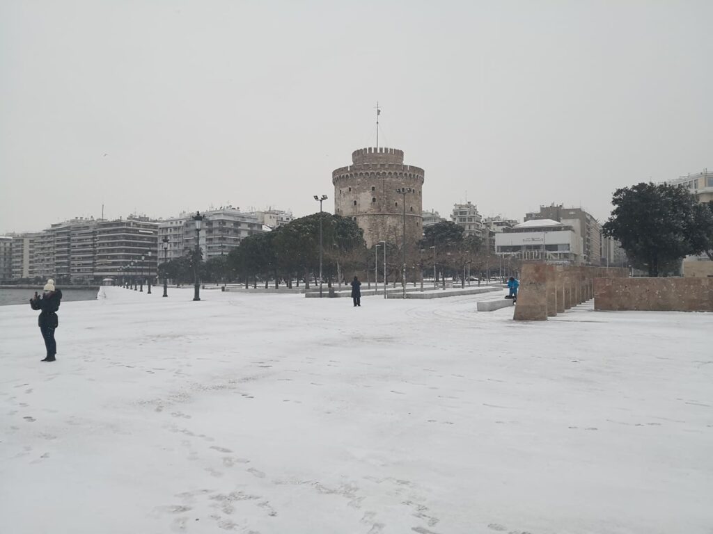 Μήδεια : Τα πιο εντυπωσιακά καρέ από την χιονισμένη Ελλάδα – Ένα βήμα πριν την Αττική η κακοκαιρία (pics+vids)