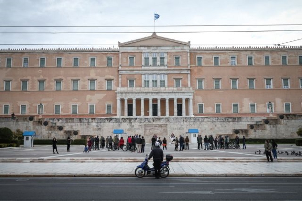 Lockdown : Η έκρηξη σε κρούσματα και διασωληνωμένους «φρενάρει» το ξεκλείδωμα της χώρας