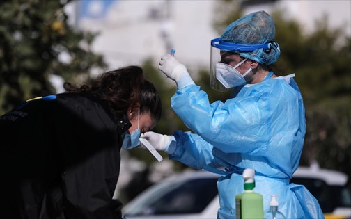 Τι φοβίζει και σε τι ελπίζουν οι λοιμωξιολόγοι – Το τρίτο κύμα της πανδημίας και ο τρόμος των μεταλλάξεων