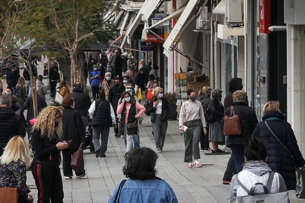 Στο «κόκκινο» τα νοσοκομεία – Ποιες ηλικίες χτυπά ο κορωνοϊός