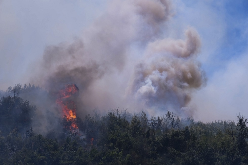 Σε ολονύκτια επιφυλακή για τις φωτιές σε Εύβοια και Βαρνάβα – Υψηλός κίνδυνος πυρκαγιάς την Κυριακή