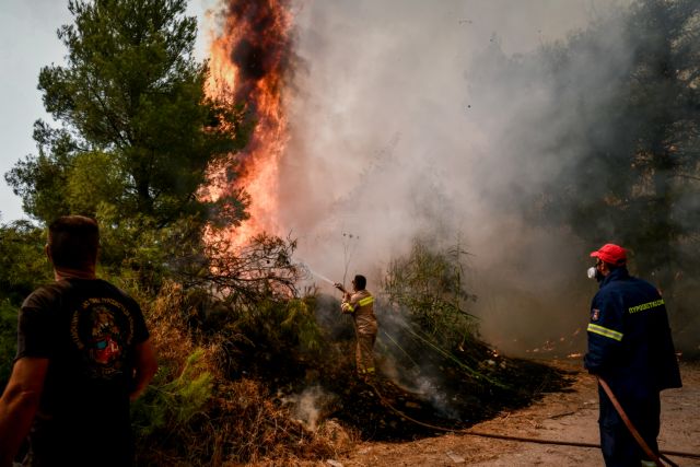 Ανεξέλεγκτη η φωτιά στην Εύβοια – Καίγονται και οι Μηλιές – Μήνυμα από το 112