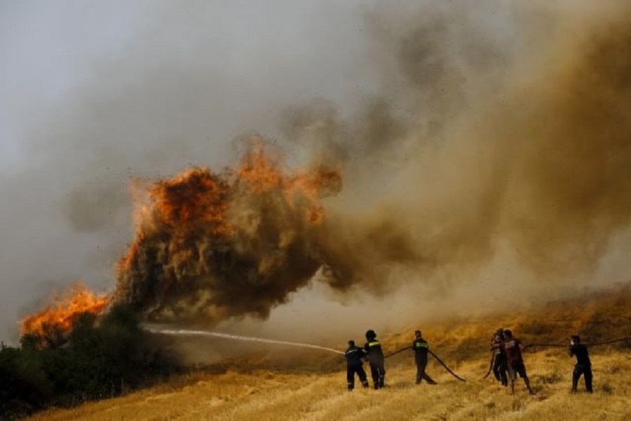 Φωτιά στην Αττική – Εκκενώνεται η Σταμάτα και η Ροδόπολη – Νέο μήνυμα από το 112