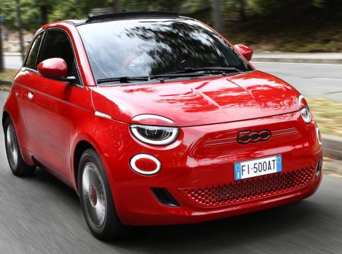 Fiat (500) RED – Ηλεκτρισμός στα κόκκινα για καλό σκοπό