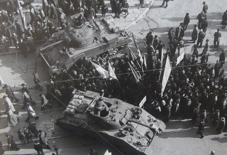Μίκης Θεοδωράκης – Στον τάφο μου να γραφεί «Πολέμησε το Δεκέμβρη» – Η συμμετοχή στον ΕΛΑΣ και τη μάχη της Αθήνας το 1944
