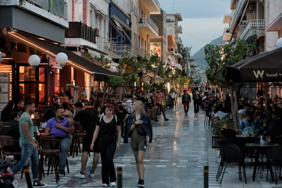 Προνόμια εμβολιασμένων – Εστίαση χωρίς μέτρα, γεμάτα θέατρα και σινεμά – Τι θα ισχύσει για τους ανεμβολίαστους