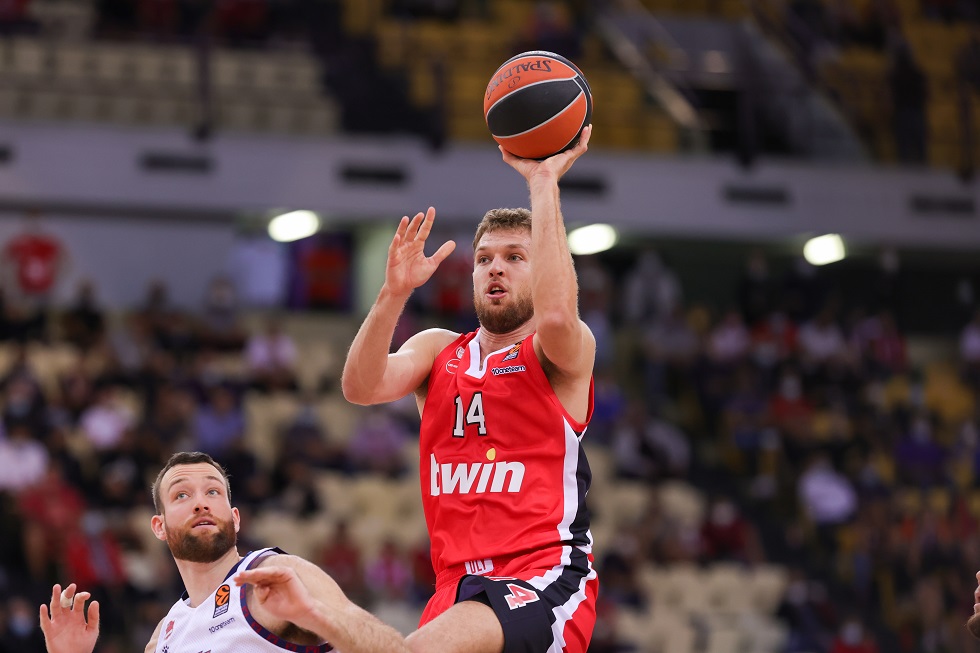 Το buzzer beater του Βεζένκοφ στη λήξη του πρώτου δεκαλέπτου (vid)