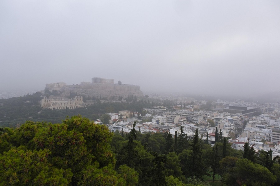 Ομίχλη στην Αττική – Πώς εξηγείται το φαινόμενο