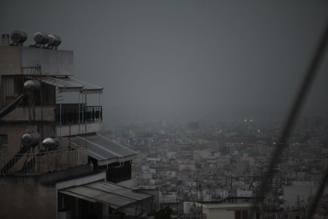 Καιρός – Βροχές και καταιγίδες τοπικά ισχυρές με ομίχλη το πρωί – Πού χρειάζεται προσοχή