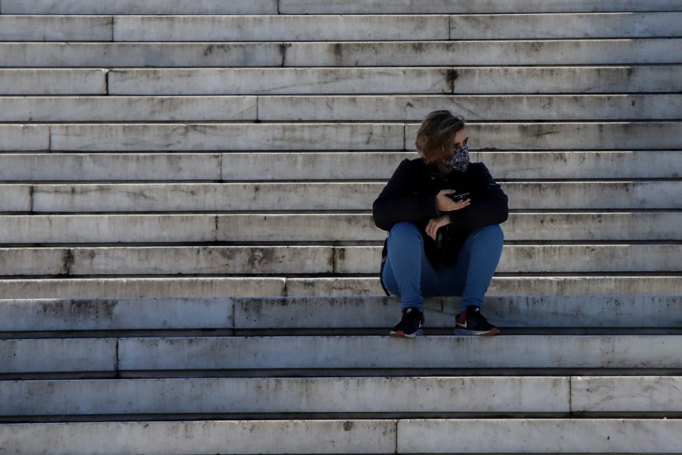 Όμικρον – Για πόσο καιρό μπορεί ένα κρούσμα να την μεταδώσει – Τι λέει το CDC