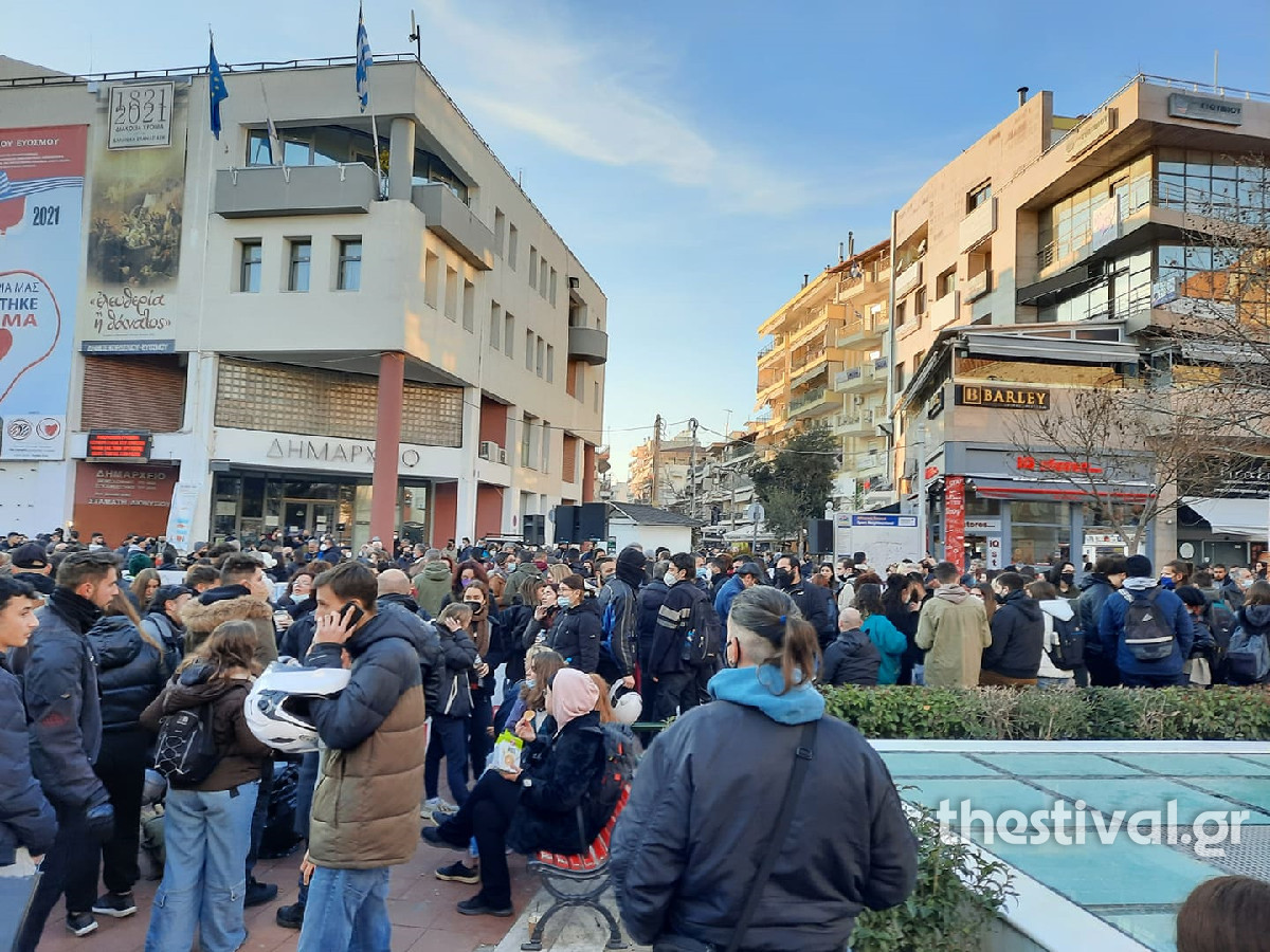 «Έξω οι φασίστες»: Σε εξέλιξη αντιφασιστικό συλλαλητήριο στη Θεσσαλονίκη