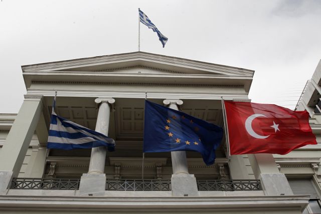 Σκληρή απάντηση της Αθήνας στον Τσαβούσογλου: «Εκτός λογικής οι απειλές για τα ελληνικά νησιά»