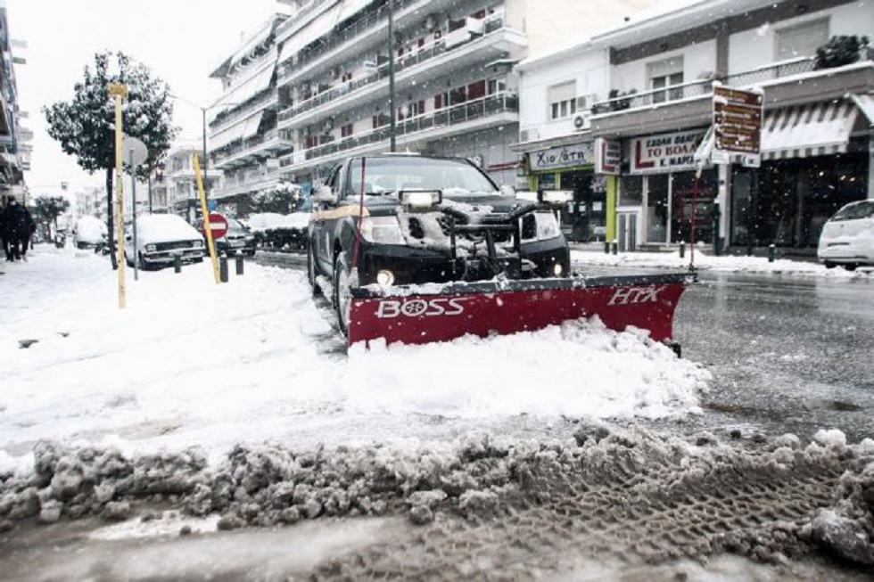 Στα λευκά τα βορειοανατολικά προάστια – Ποιοι δρόμοι έχουν κλείσει, δείτε live