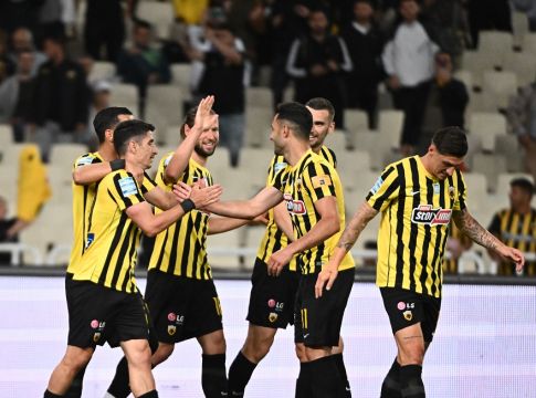 ΑΕΚ – ΠΑΣ Γιάννινα 3-0: Ξέσπασε και πάει για «τελικό»