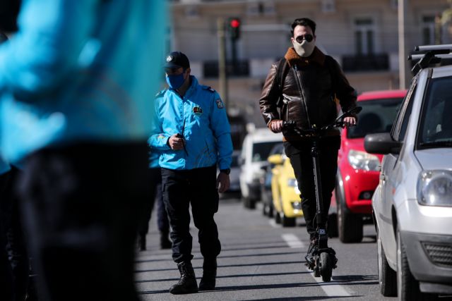 Χωρίς μάσκες στους εσωτερικούς χώρους από σήμερα – Πού θα παραμείνουν υποχρεωτικές