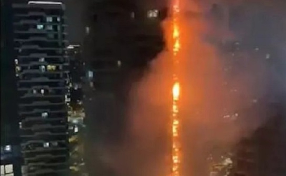 Τουρκία: Τεράστια φωτιά σε ουρανοξύστη στην Κωνσταντινούπολη
