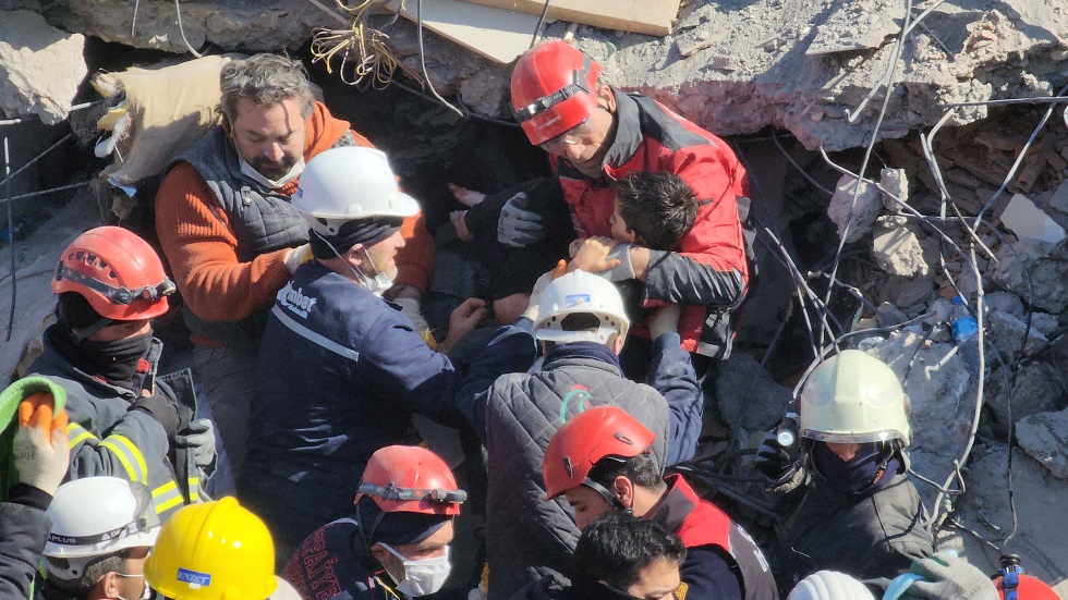 Σημάδια ελπίδας για τους εγκλωβισμένους – Σώθηκαν 2 αδελφές που απεγκλωβίστηκαν μετά από 152 ώρες