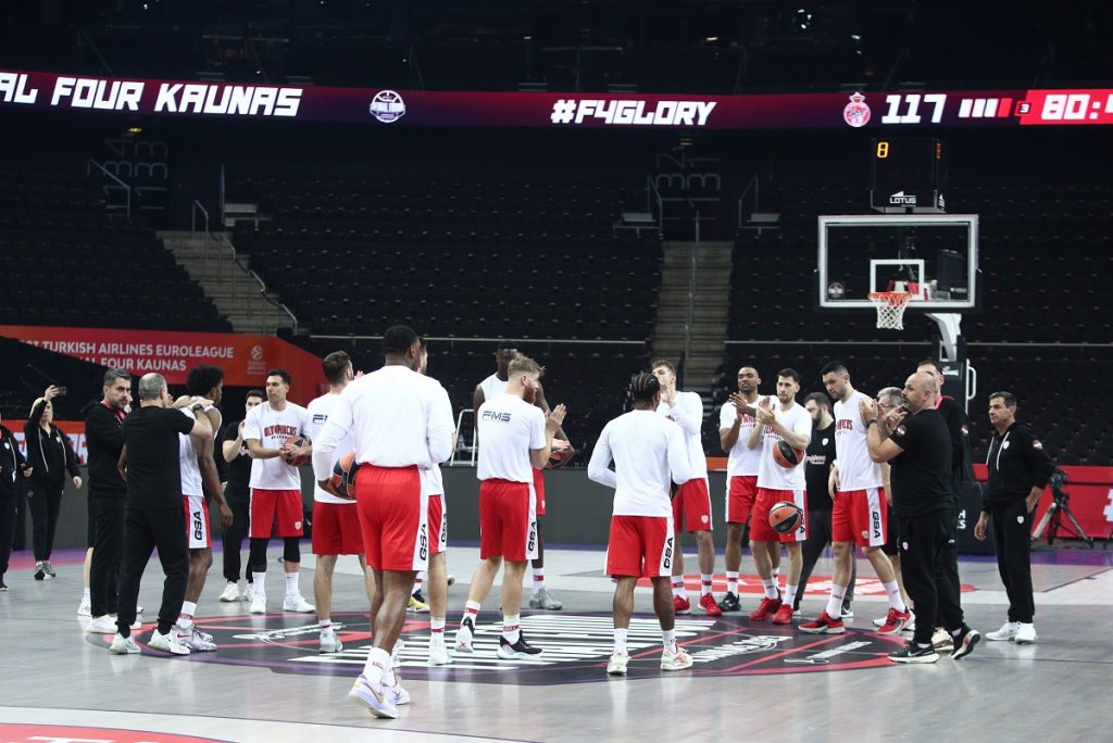 Προπονήθηκε στη «Zalgirio Arena» ο Ολυμπιακός (Pics & vid)