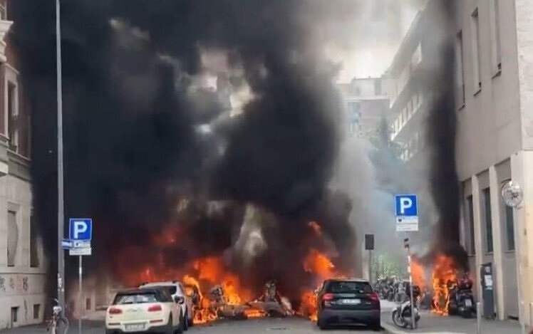 Ισχυρή έκρηξη στο Μιλάνο – Βίντεο σοκ με αυτοκίνητα τυλιγμένα στις φλόγες (vids)