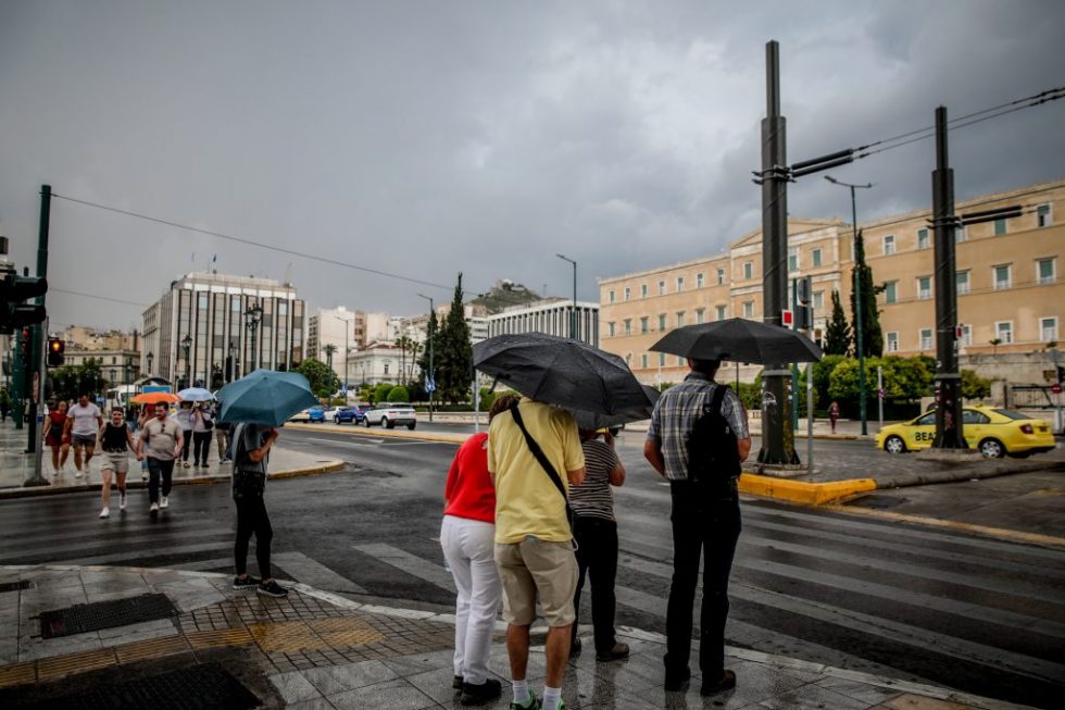 Καιρός: Έρχονται βροχές και καταιγίδες τις επόμενες ώρες – Δείτε σε ποιες περιοχές