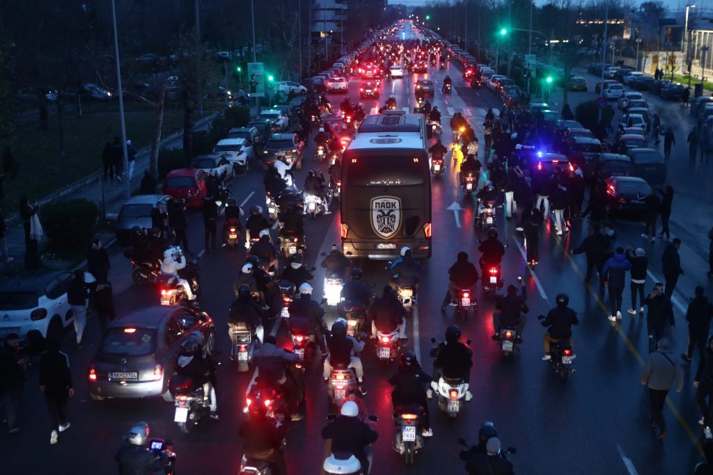 Χαμός στο ξενοδοχείο της αποστολής από τους οπαδούς του ΠΑΟΚ ενόψει του ντέρμπι (pics)