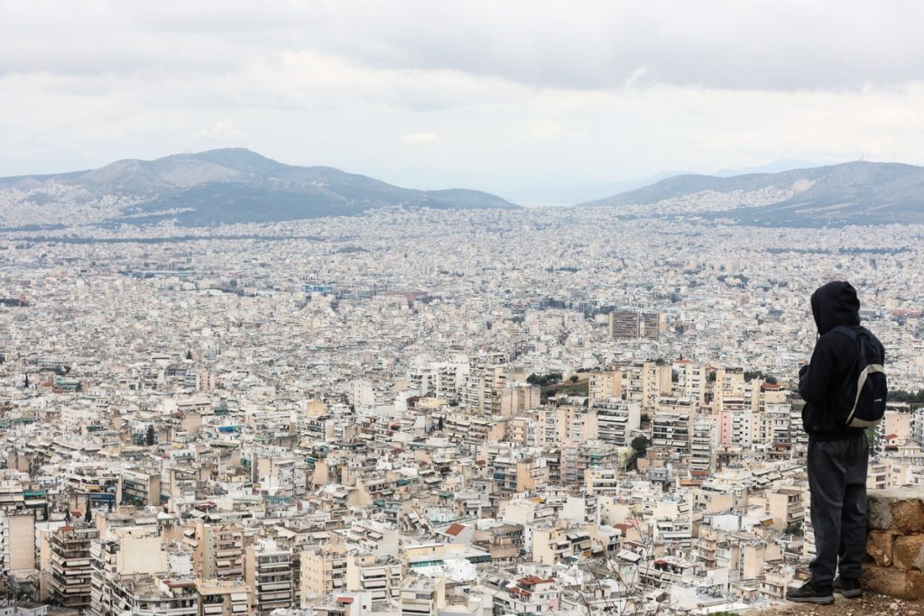 Άπιαστο όνειρο η στέγη: Πολύ χαμηλός ο μισθός για την αγορά σπιτιού – Εξωπραγματικές και οι τιμές των ενοικίων