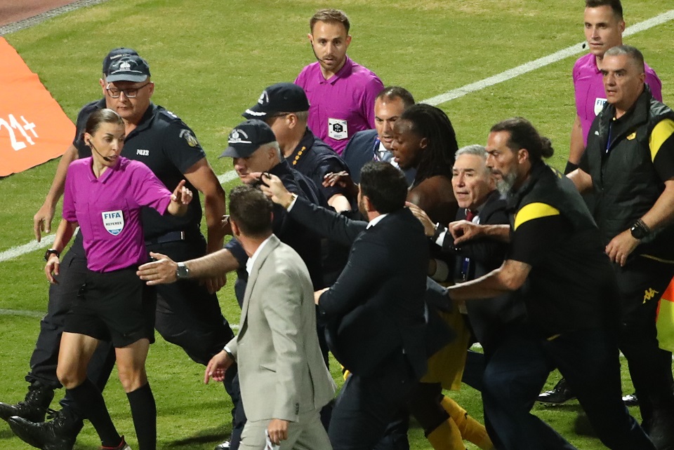 Η ένωση διαιτητών Γαλλίας στηρίζει τη Φραπάρ μετά τον τελικό Κυπέλλου Ελλάδος