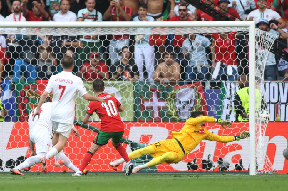 Ο Μπερνάρντο «εκτελεί» τον Μπαγιντίρ για το 1-0 της Πορτογαλίας (vid)