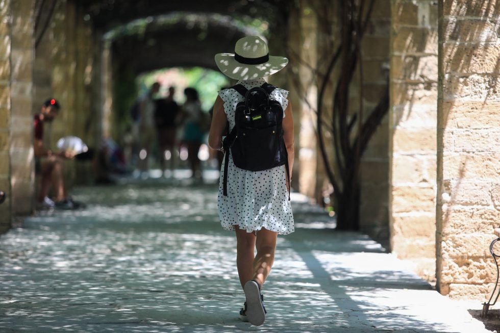 Meteo: Ποια πόλη «φλέρταρε» με τους 39°C – Οι 8 περιοχές που… έλιωσαν σήμερα