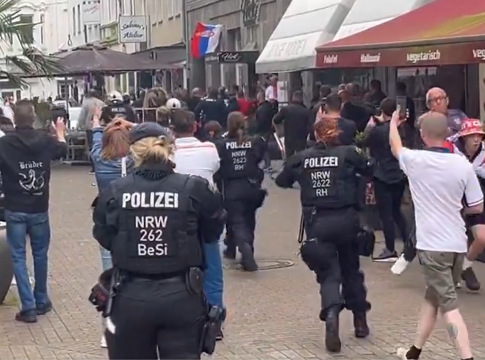 Euro 2024: «Ντου» Βρετανών σε Σέρβους, επενέβη η Αστυνομία (pic, vids)