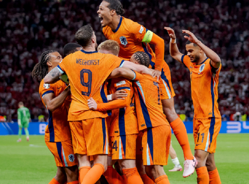 Ολλανδία – Τουρκία 2-1: Τα… χρειάστηκαν αλλά πέρασαν στους «4» οι «οράνιε»
