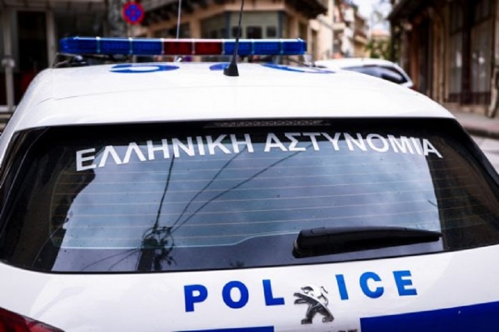 Κύκλωμα εκβιαστών ΕΤΑΔ: Εστειλαν ανθοδέσμη με σφαίρα στον οικονομικό διευθυντή