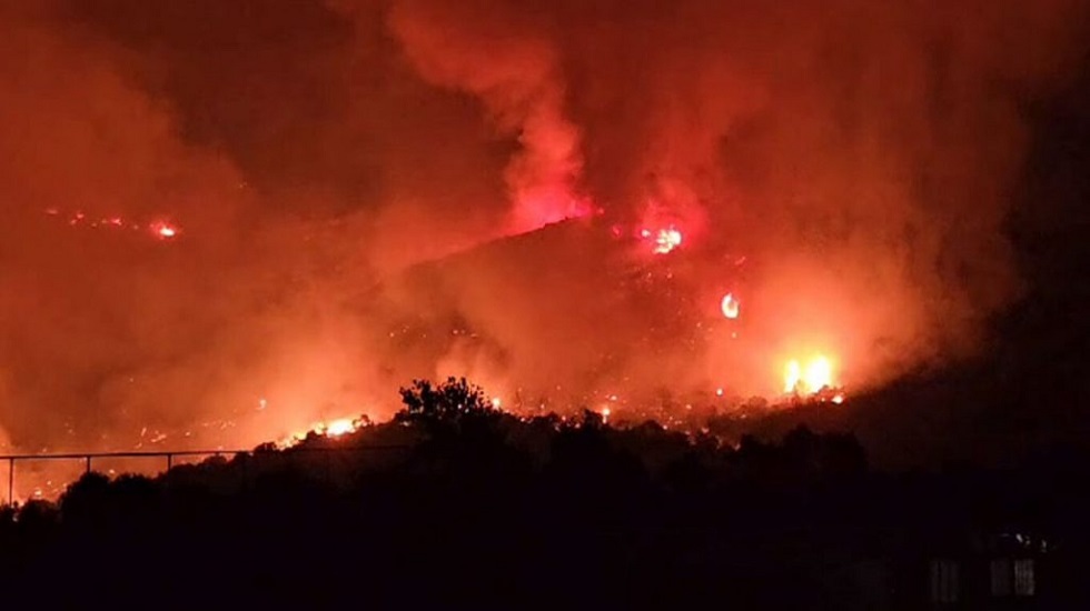 Φωτιά στην Εύβοια: Ολονύχτια μάχη με τις φλόγες – Σε ετοιμότητα το Λιμενικό για εκκενώσεις δια θαλάσσης