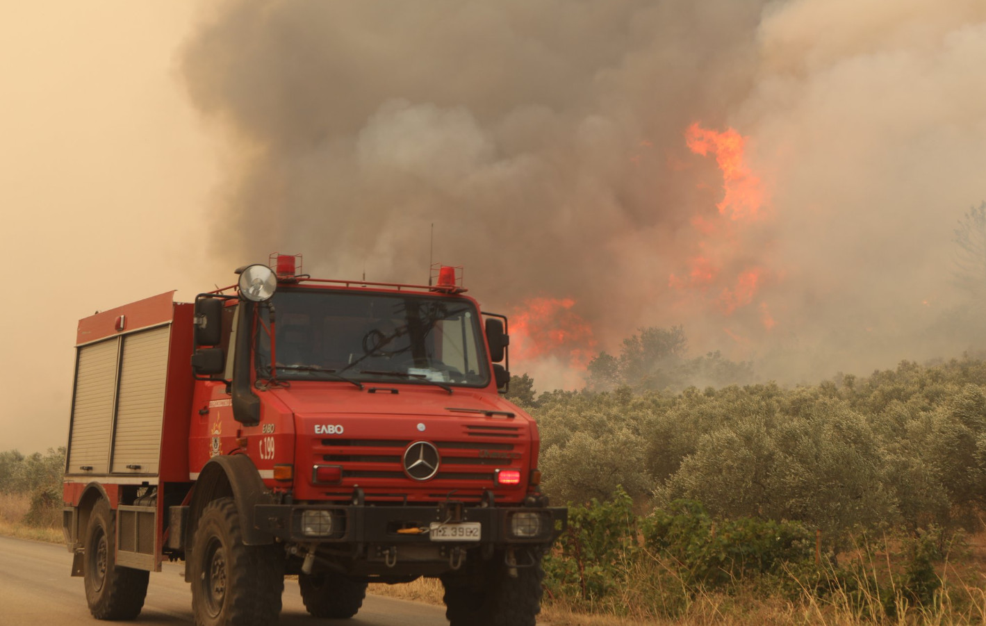 Φωτιά στο Ηράκλειο: Βρίσκεται σε εξέλιξη σε δασική περιοχή – Μήνυμα του 112