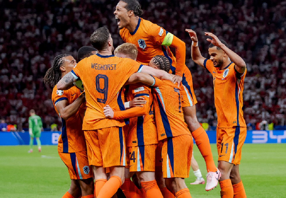 Ολλανδία – Τουρκία 2-1: Τα… χρειάστηκαν αλλά πέρασαν στους «4» οι «οράνιε»