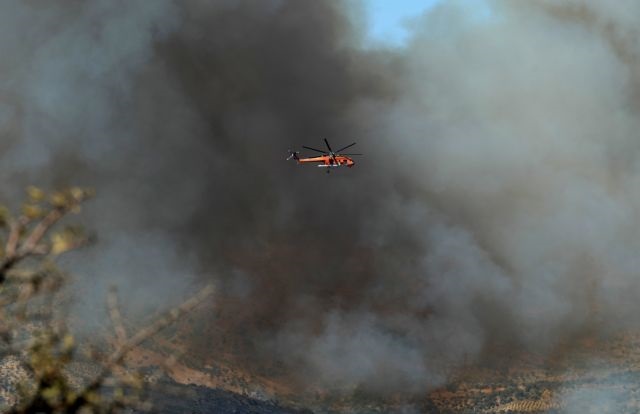 Τιτάνια «μάχη» με τις φλόγες στο Ρέθυμνο – Μεταβαίνει εκτάκτως ο Κικίλιας, σπεύδουν κι άλλοι δασοκομάντος