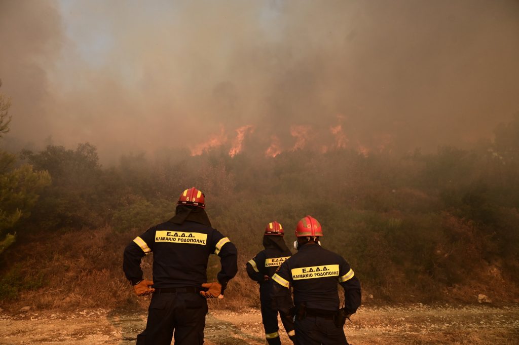 Ολυμπιακός: «Οι σκέψεις όλων μας σε όσους δίνουν ηρωικές μάχες με τις πυρκαγιές»