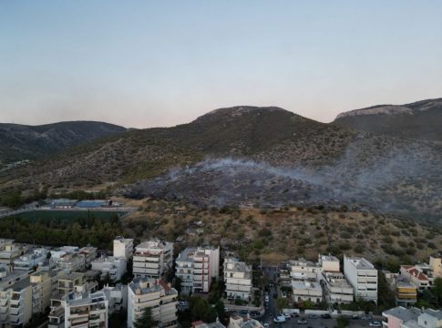 Γλυφάδα: Βαριά καμπάνα στους 14χρονους για τη φωτιά στην Τερψιθέα – Στον εισαγγελέα και οι κηδεμόνες τους