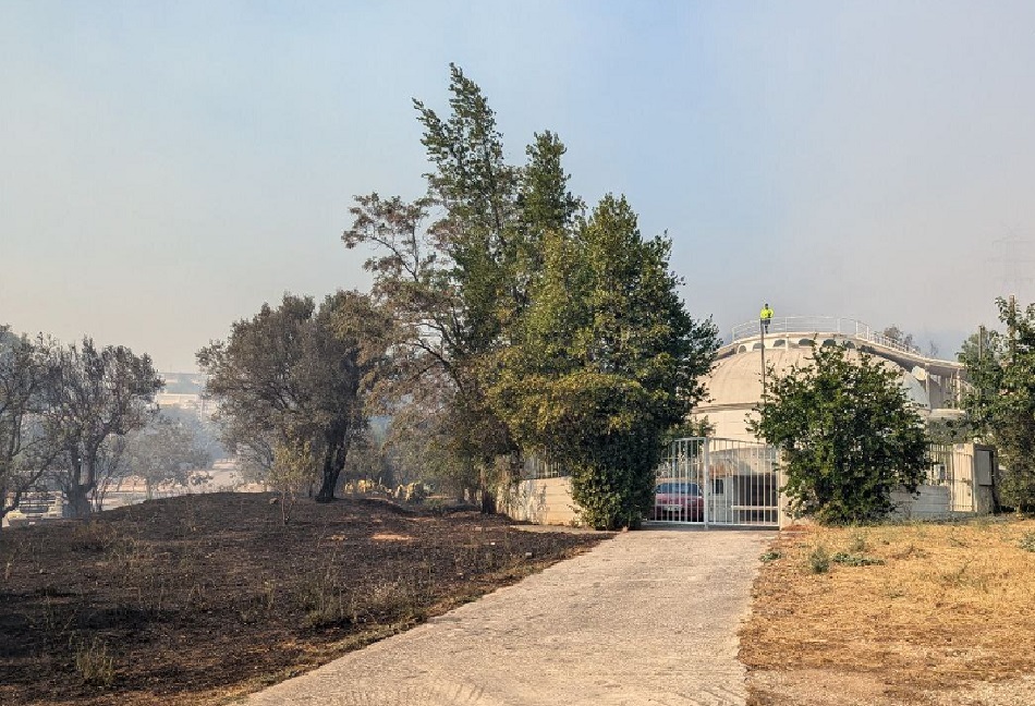 Φωτιά στην Αττική: Οι φλόγες πλησιάζουν το Αστεροσκοπείο Πεντέλης – Καίγεται ο περίβολος