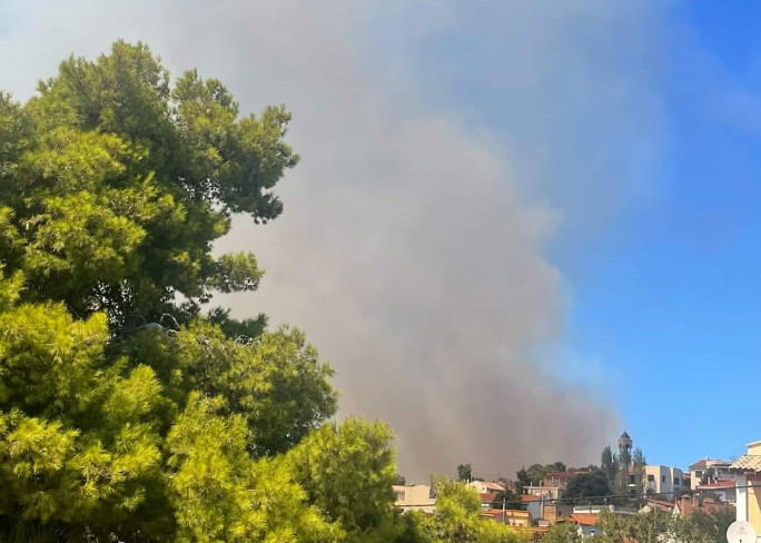 Φωτιά στο Βαρνάβα: Δύο απανωτά μηνύματα από το 112 – Σηκώθηκαν τα εναέρια μέσα