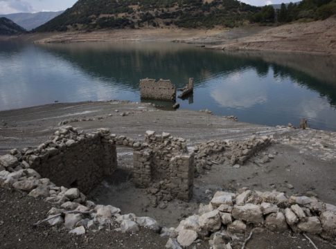 Λειψυδρία: Θέμα στον Guardian ο Μόρνος που στερεύει