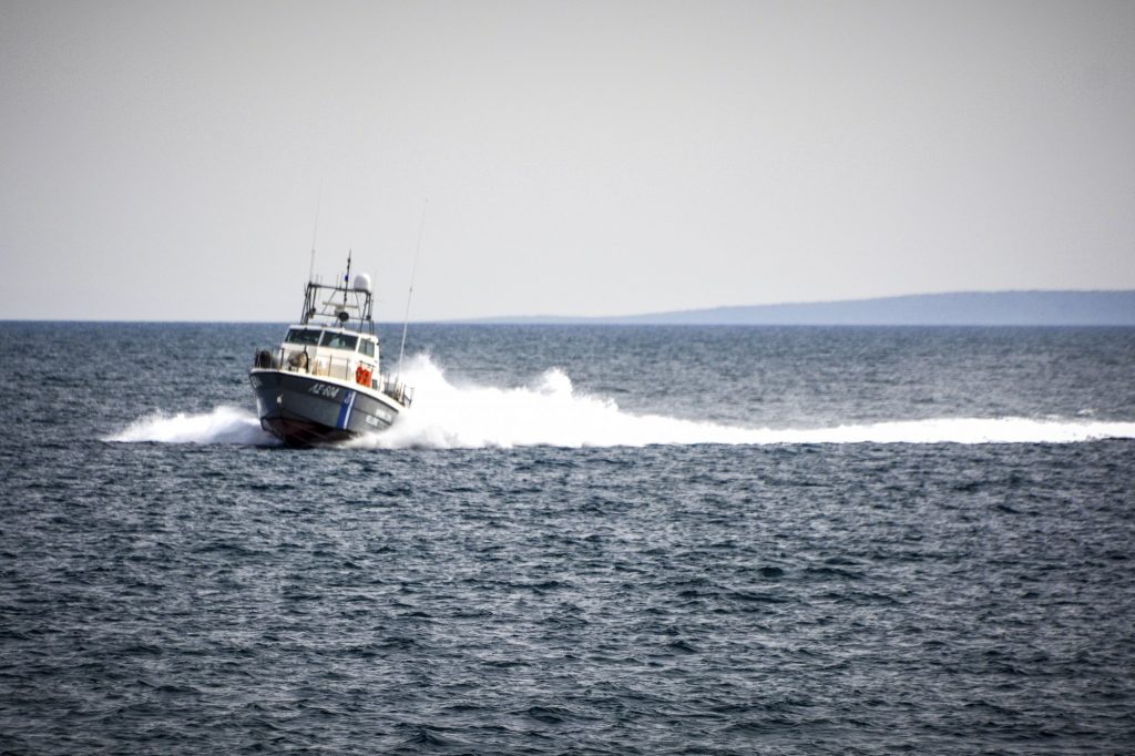 Κρήτη: Το Λιμενικό διέσωσε 30 μετανάστες – Είχαν εκπέμψει SOS