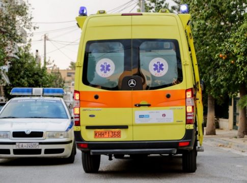 Όχημα παρέσυρε ανδρόγυνο και το παιδί τους – Διασωληνωμένοι οι γονείς