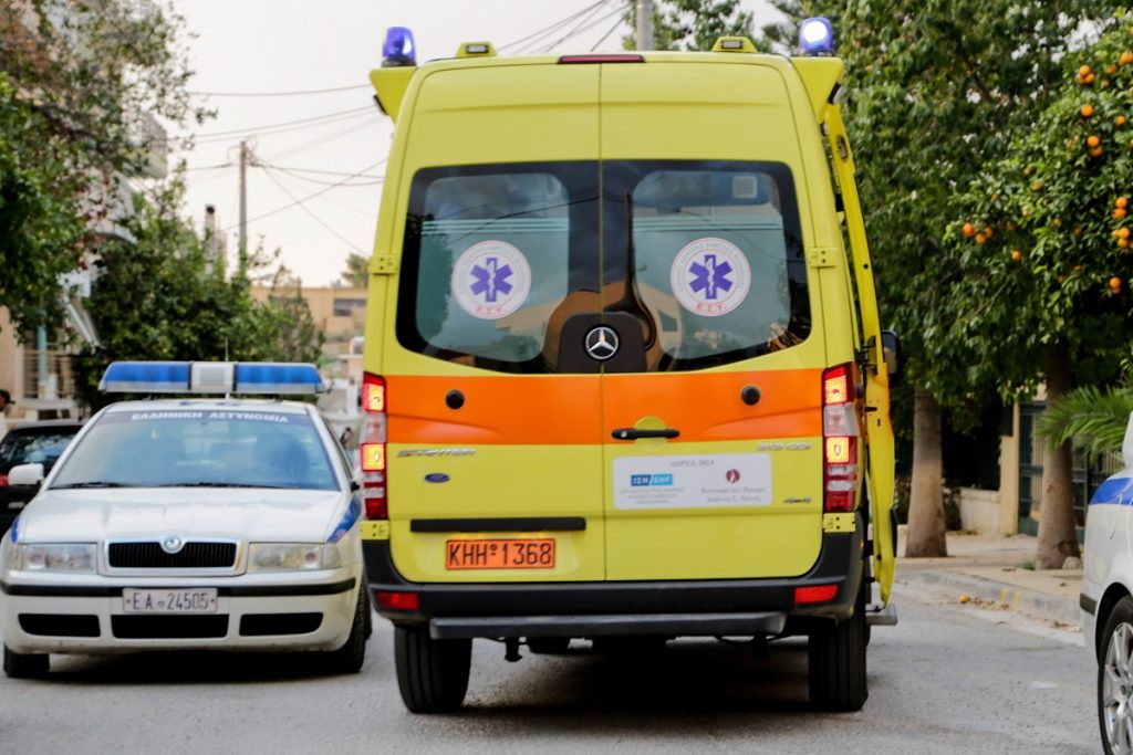 Όχημα παρέσυρε ανδρόγυνο και το παιδί τους – Διασωληνωμένοι οι γονείς