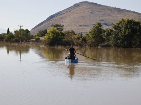 Καρδίτσα: Πέθανε ο ήρωας βαρκάρης που διέσωσε 15 άτομα στην κακοκαιρία Ντάνιελ