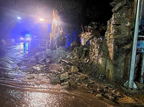 Η κακοκαιρία Atena σάρωσε τη Ζάκυνθο – Απεγκλωβίστηκαν 4 άτομα από αυτοκίνητο