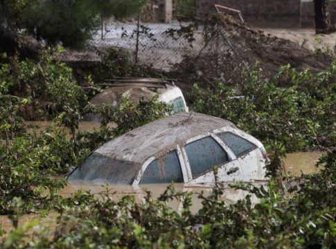 «Φούσκωσαν τα ποτάμια κανείς δεν το περίμενε» – Έλληνας κάτοικος περιγράφει την καταστροφή στη Βαλένθια