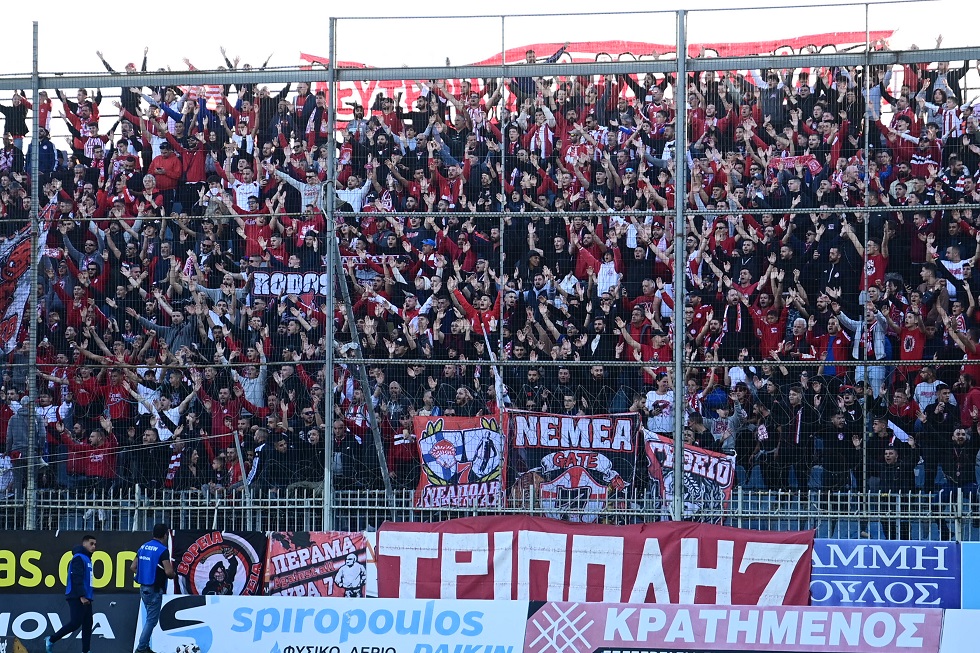 «Ερυθρόλευκη λαοθάλασσα» στην Τρίπολη! (vid, pics)